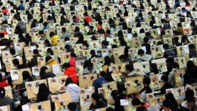 น่าทึ่ง นักเรียนจีนกว่า 2000 คน ซ้อมสอบศิลปะ