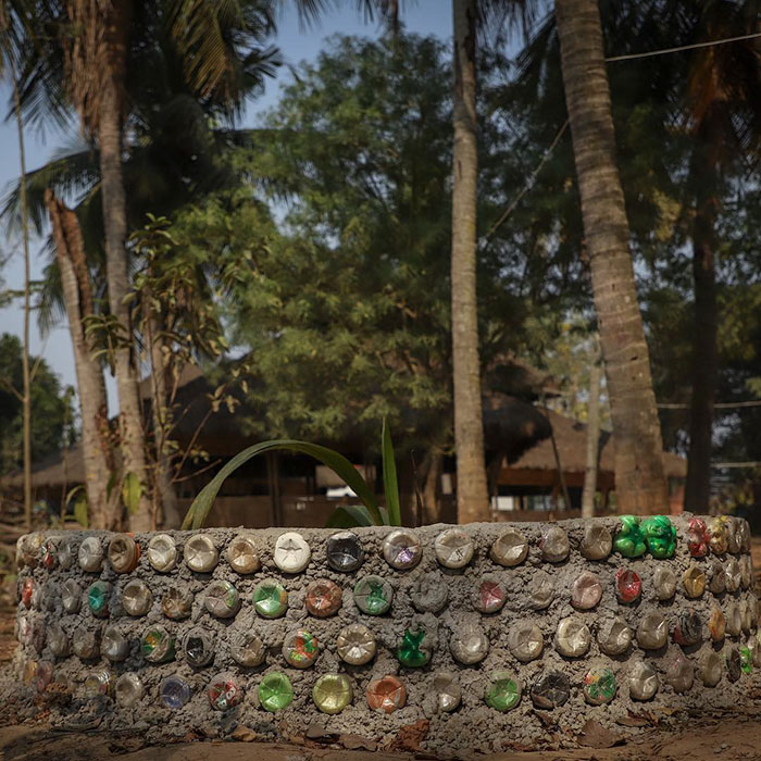 โรงเรียนในอินเดีย ให้นักเรียนนำ "ขยะพลาสติก" มาแลกเป็นค่าเทอม