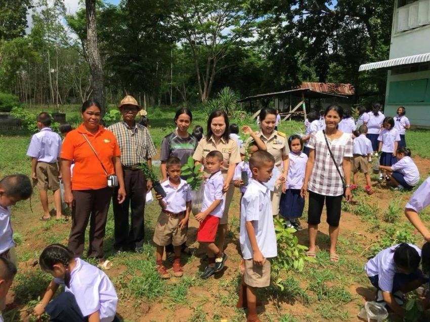 ไหว้ครูด้วยต้นไม้ กิจกรรมไหว้ครูเพื่อฟื้นฟูแผ่นดิน โรงเรียนบ้านละหานค่าย จ.ชัยภูมิ